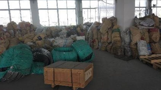 改善前:原料麻袋散乱堆放